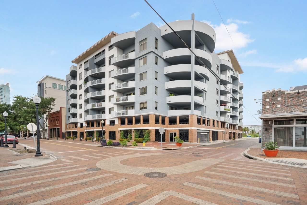 Spacious 2BR/2BA Downtown Tampa Condo in the Residences of Franklin Street