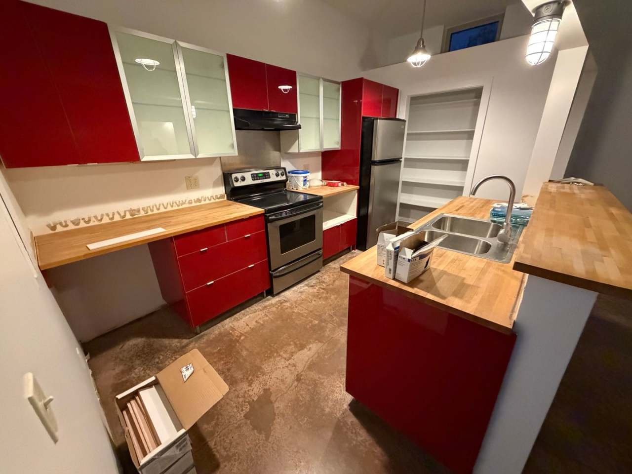 Modern gated 1 bedroom