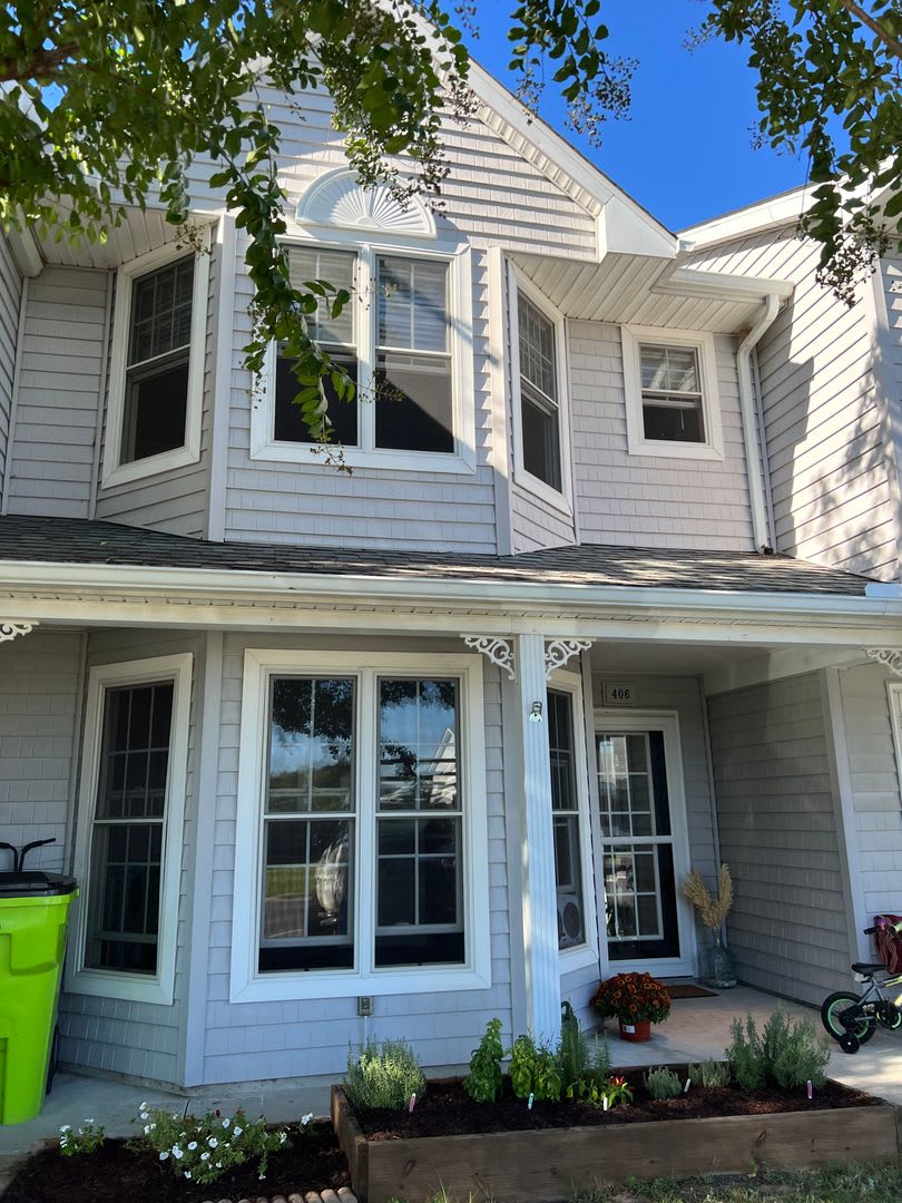 YEAR-ROUND UNFURNISHED RENTAL