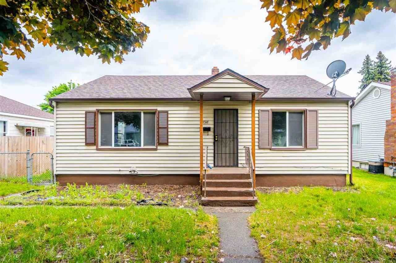 Dont Miss this 3 Bedroom 2 Bath Shadle Rancher