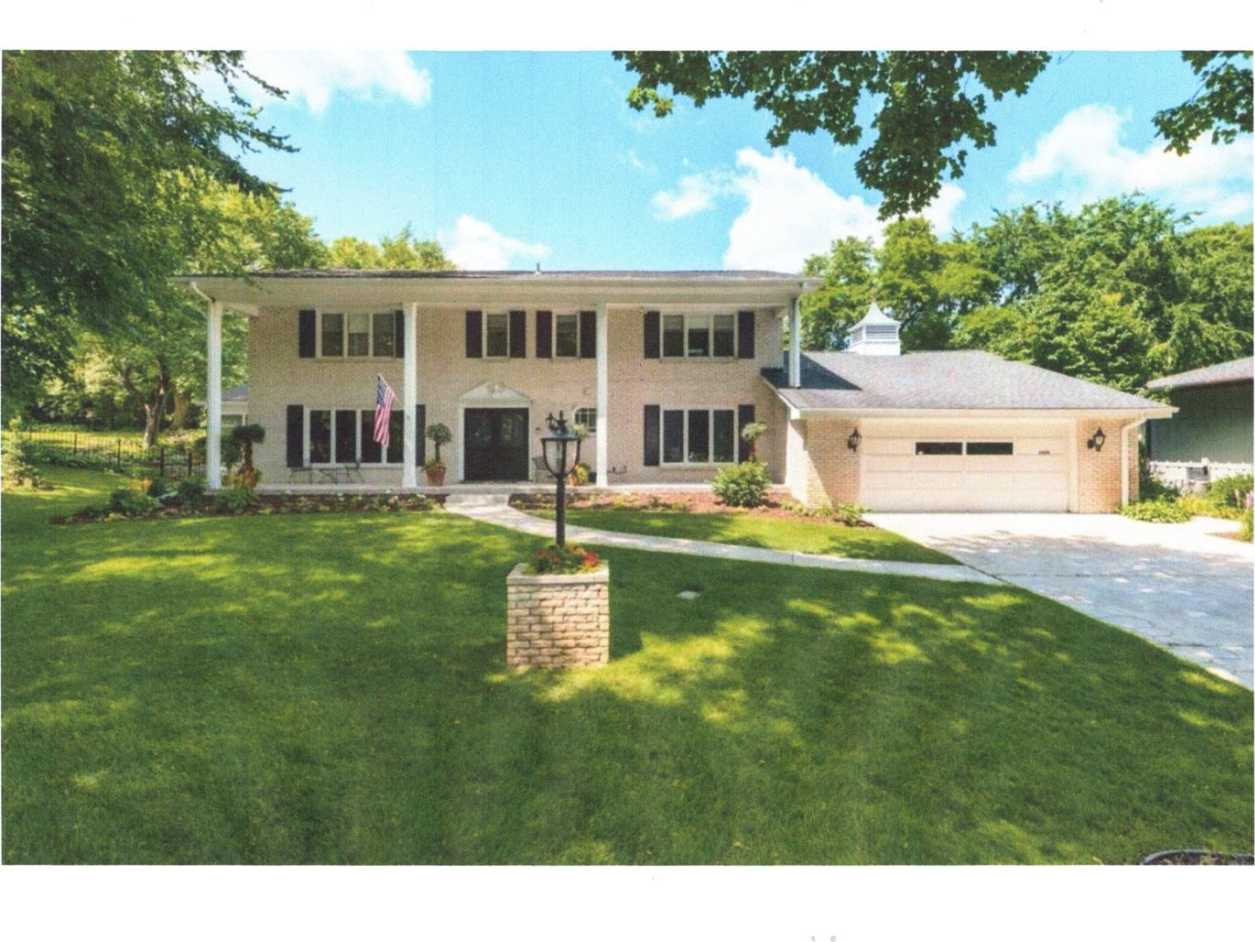 7 Bedroom home near Cedar Lake