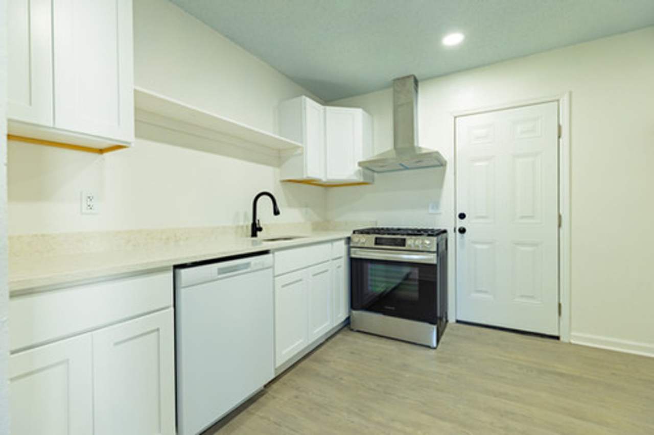 BEAUTIFULLY RENOVATED RENTAL HOME | PRIME LOCATION