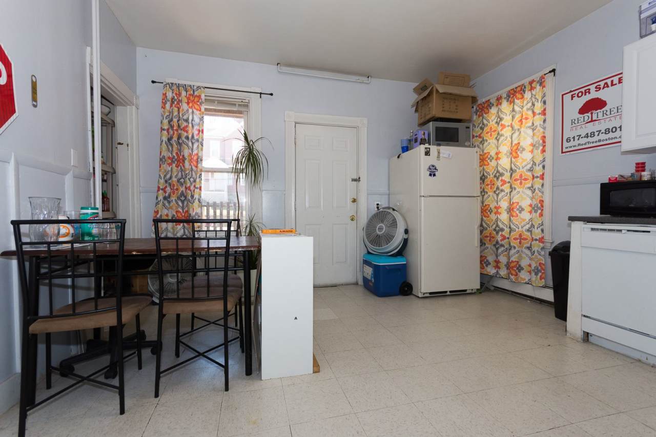 3 Bed / 1 Bath on Hillside St | Mission Hill | 9/1