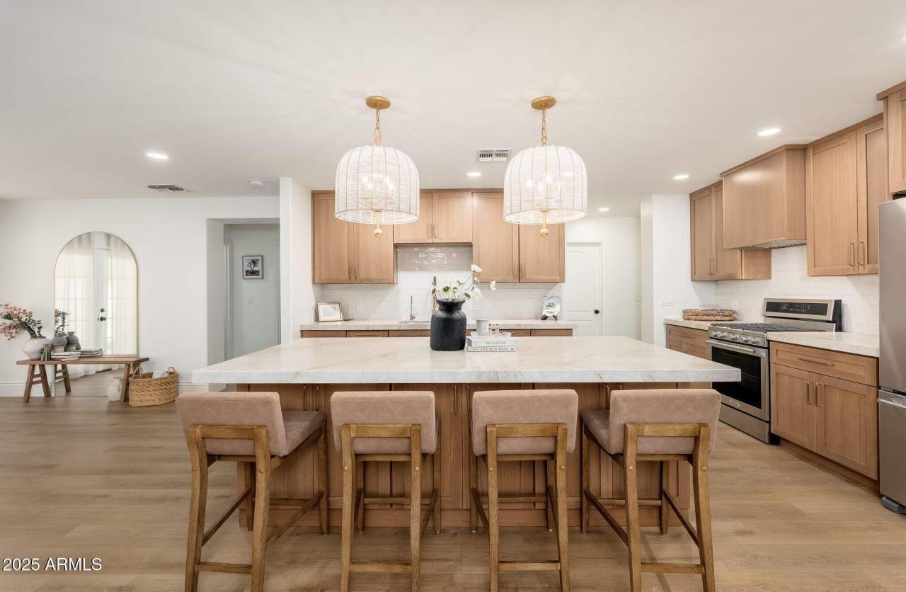 4030 E FAIRMOUNT Avenue