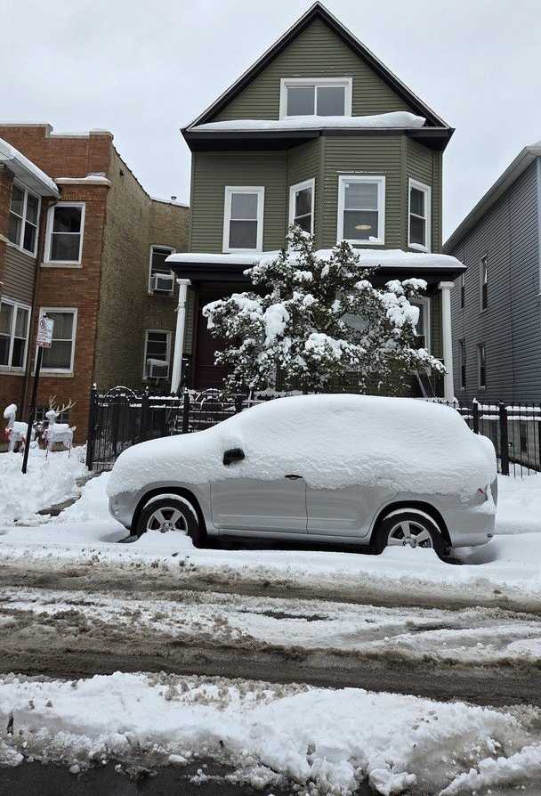 3049 N Avers Avenue unit: 2