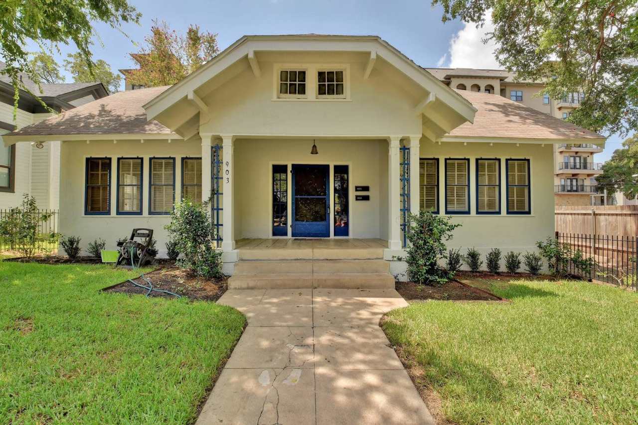 6/3 *West Campus* Walk to UT