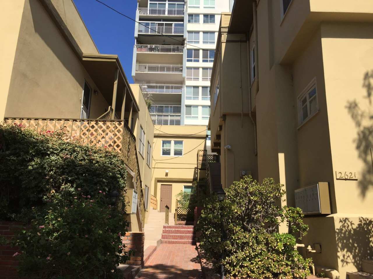 Upper Spacious Bankers Hill Unit!