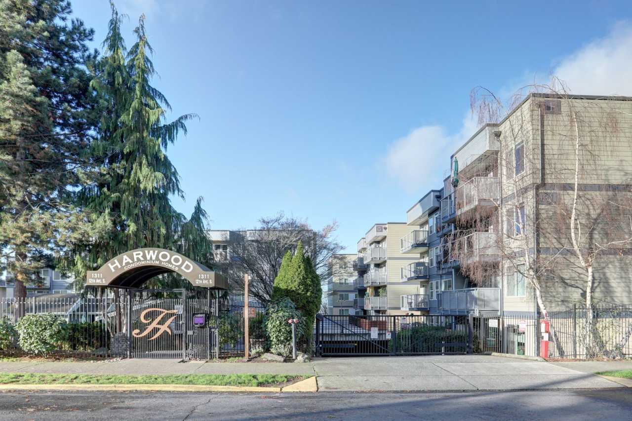 2 Bedroom/1 Bath Luxury Beacon Hill Condo, Perfect Location!!