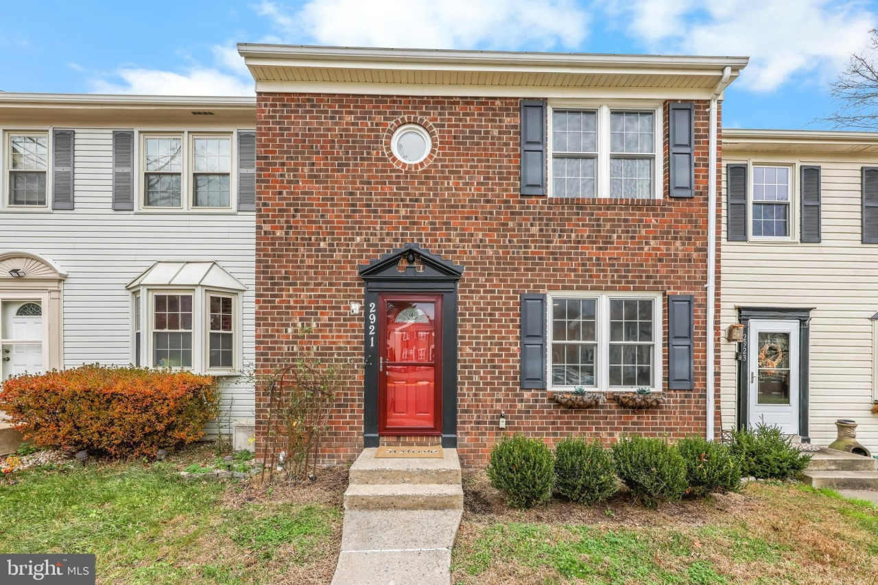 2921 LEXINGTON Court