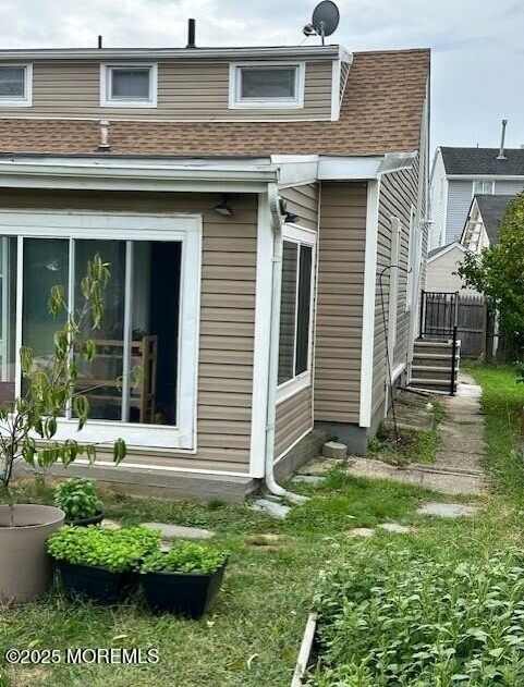 282 Van Pelt Place unit: 2