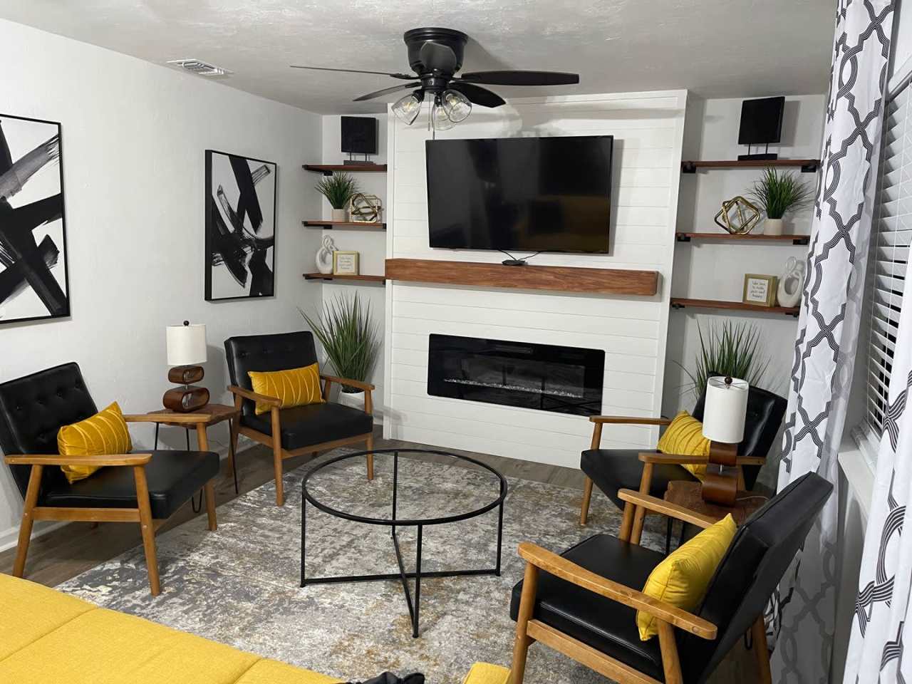 Remodeled modern 2/1 w/ Fireplace