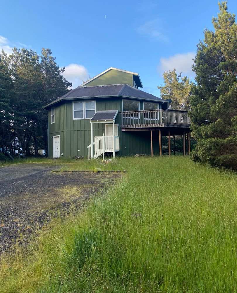 Octagonal Beach House - Sleeps 10 - MID-TERM