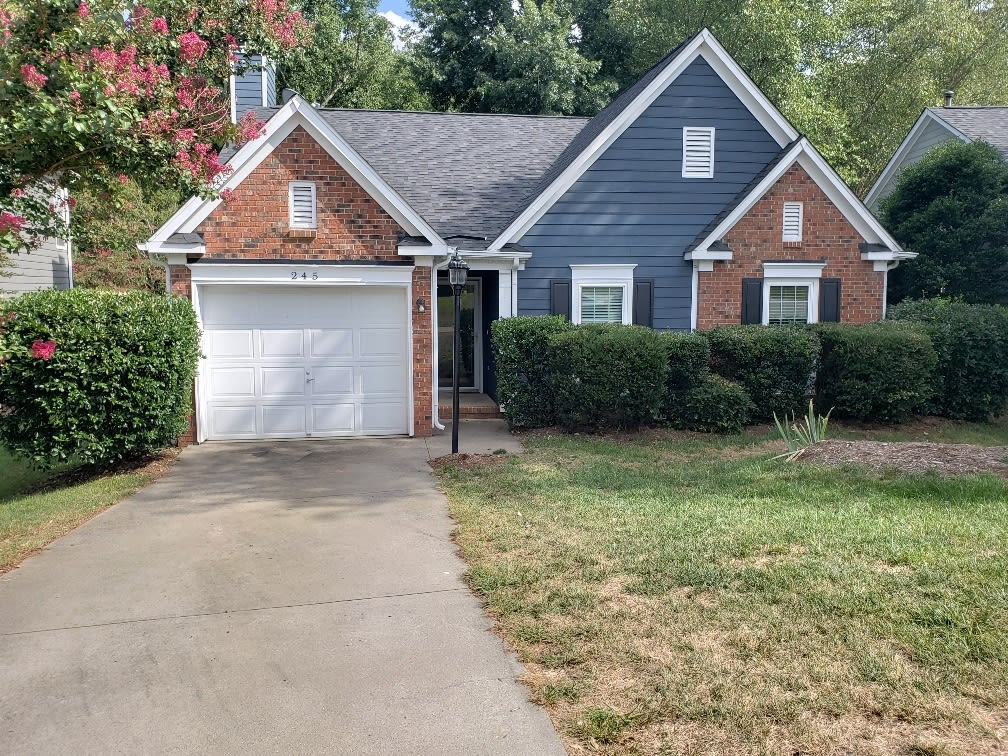 Beautiful 3BD/2BA ranch home with garage in pool community in Holly Springs!