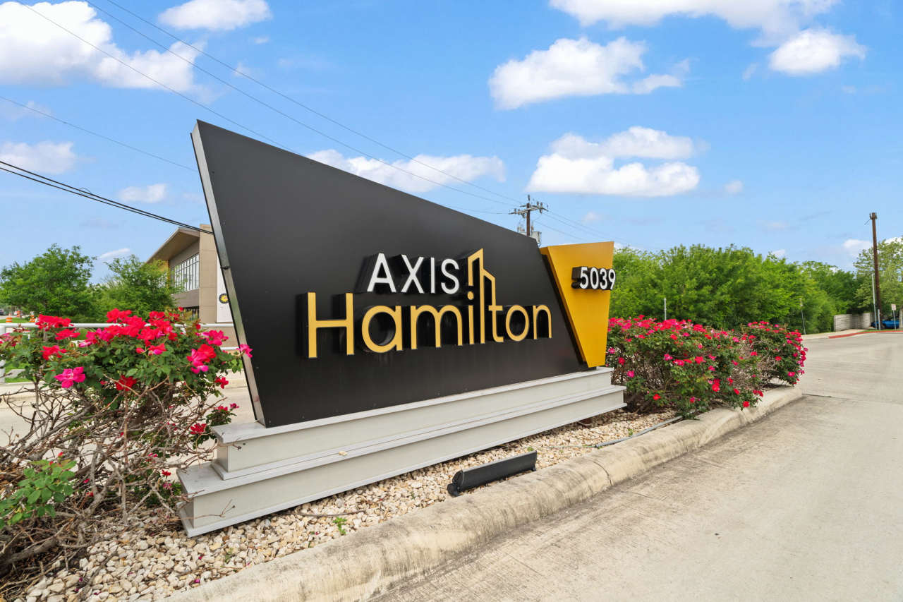 Axis Hamilton