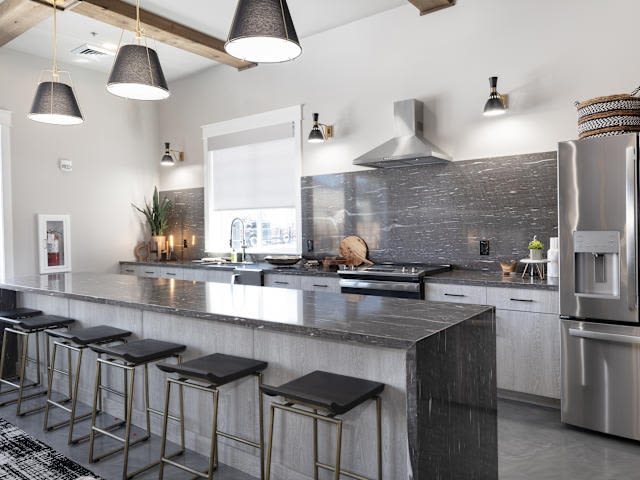 1889 West Broadway Street Unit C31