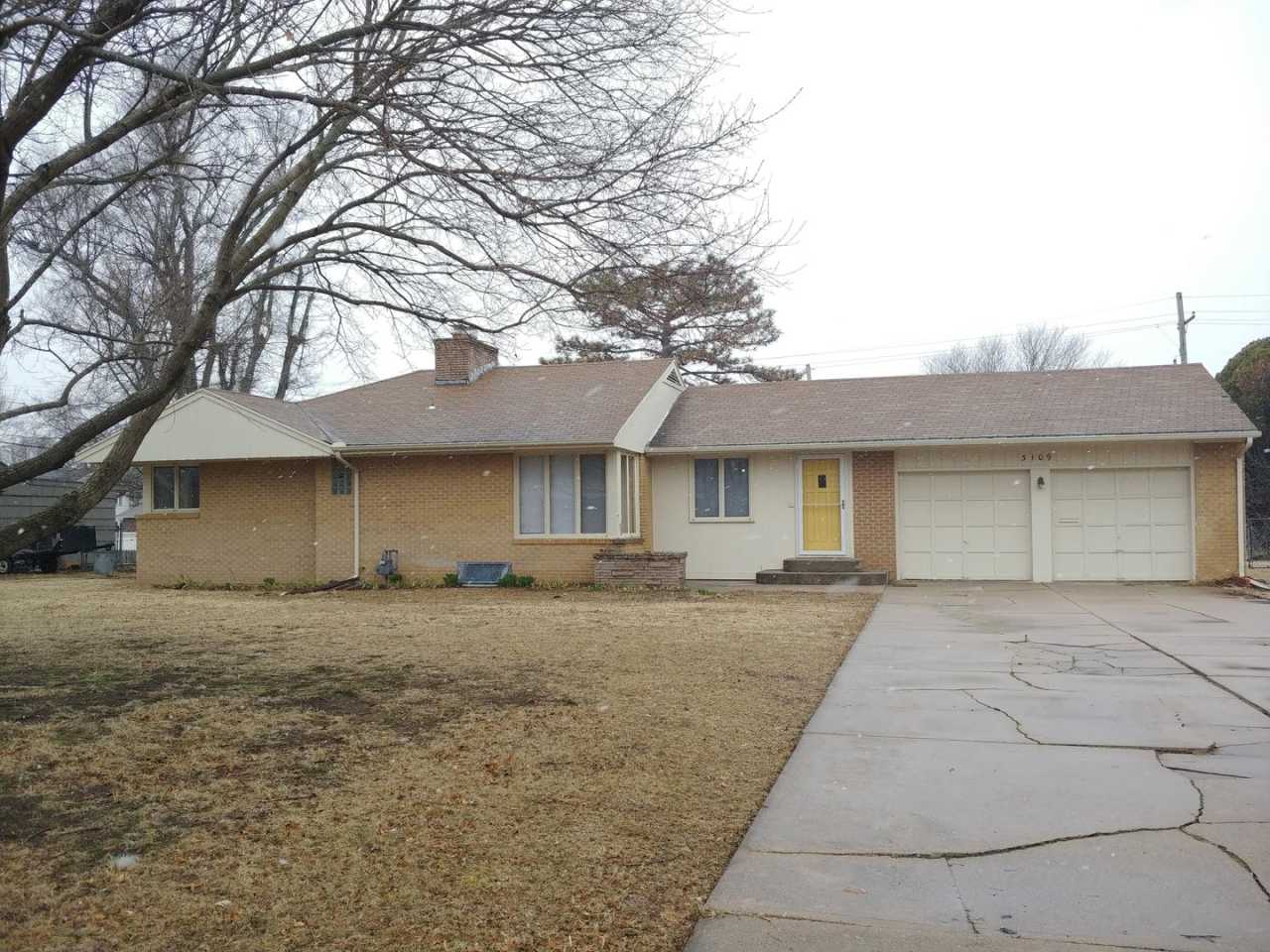 Newly Remodeled 3BD/2B House with a HUGE Back Yard and Patio for Summer Entertaining!