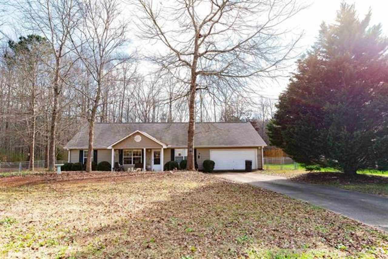 3 Bedroom 2 bath 2 Car-Garage in Senoia, GA