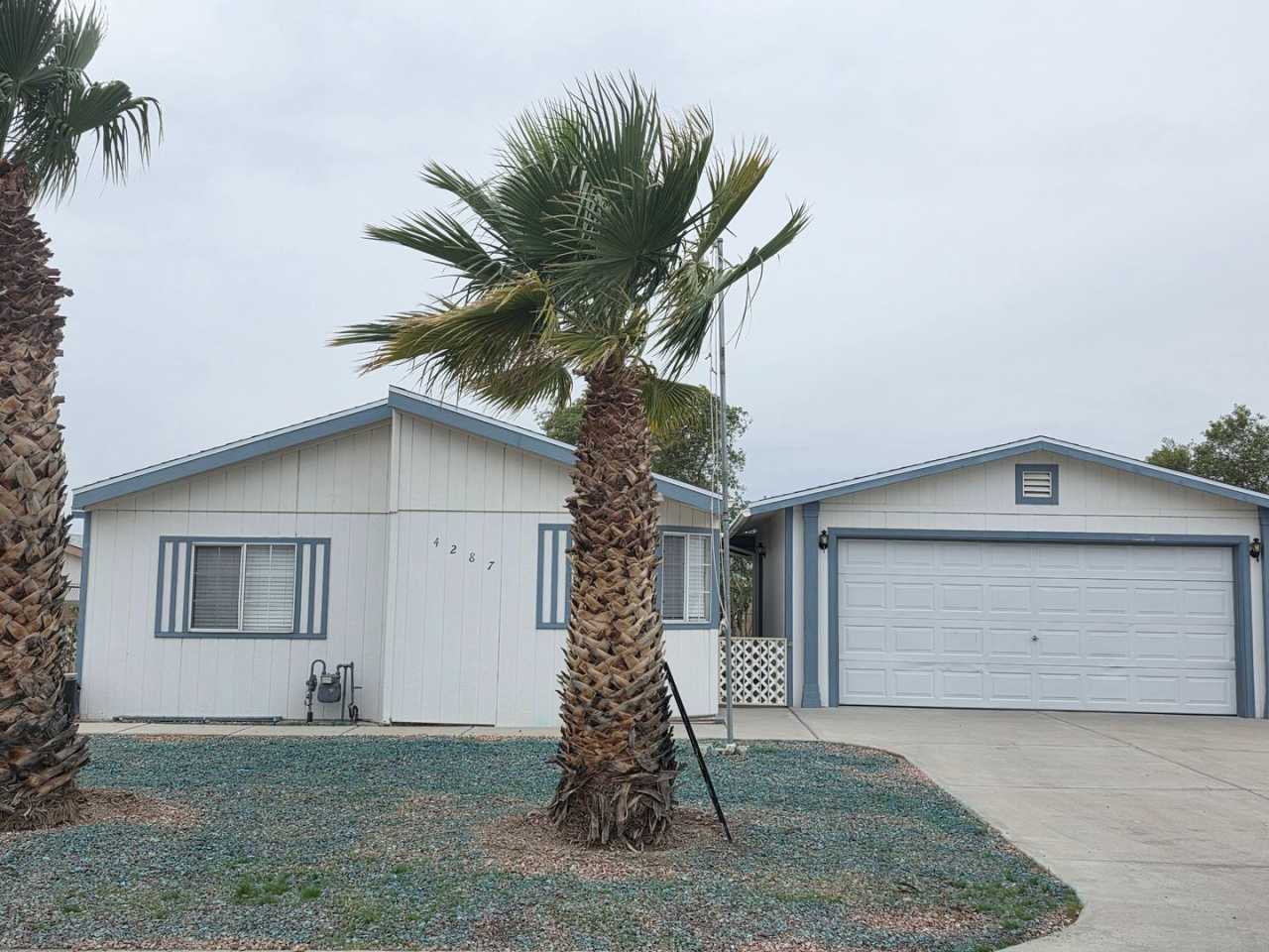 Clean 2 bedroom/2bth home in Sunrise Vistas