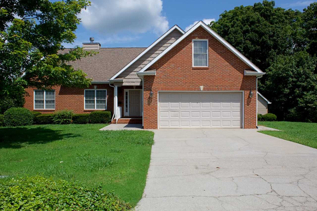 For Rent - Charming 3BR/2BA Home in Mackenzie Place Subdivision in Maryville.