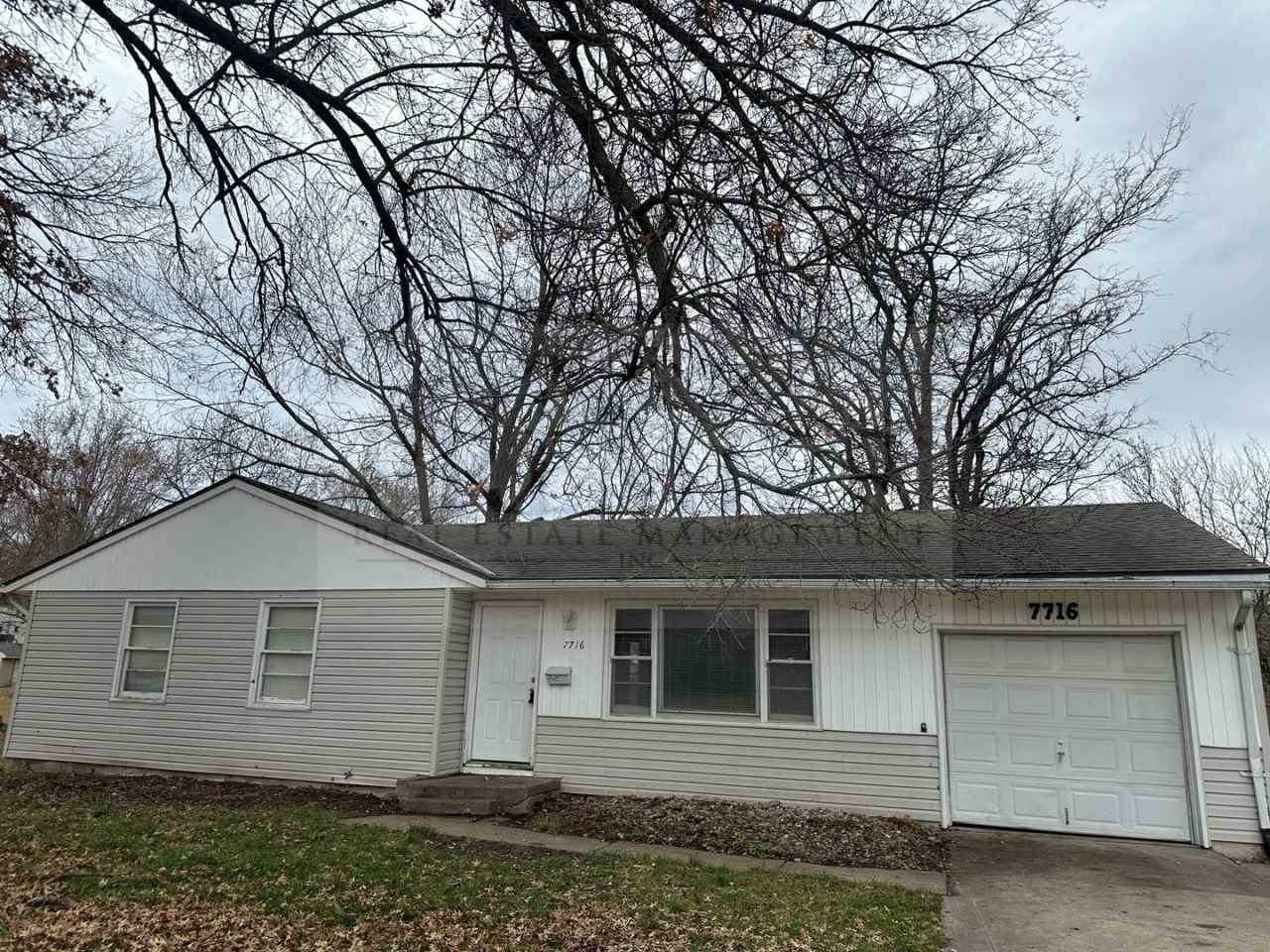 3 bd/2 ba house - Rent $1399- 7716 Crisp Ave, Raytown, MO 64138- Move in ready!