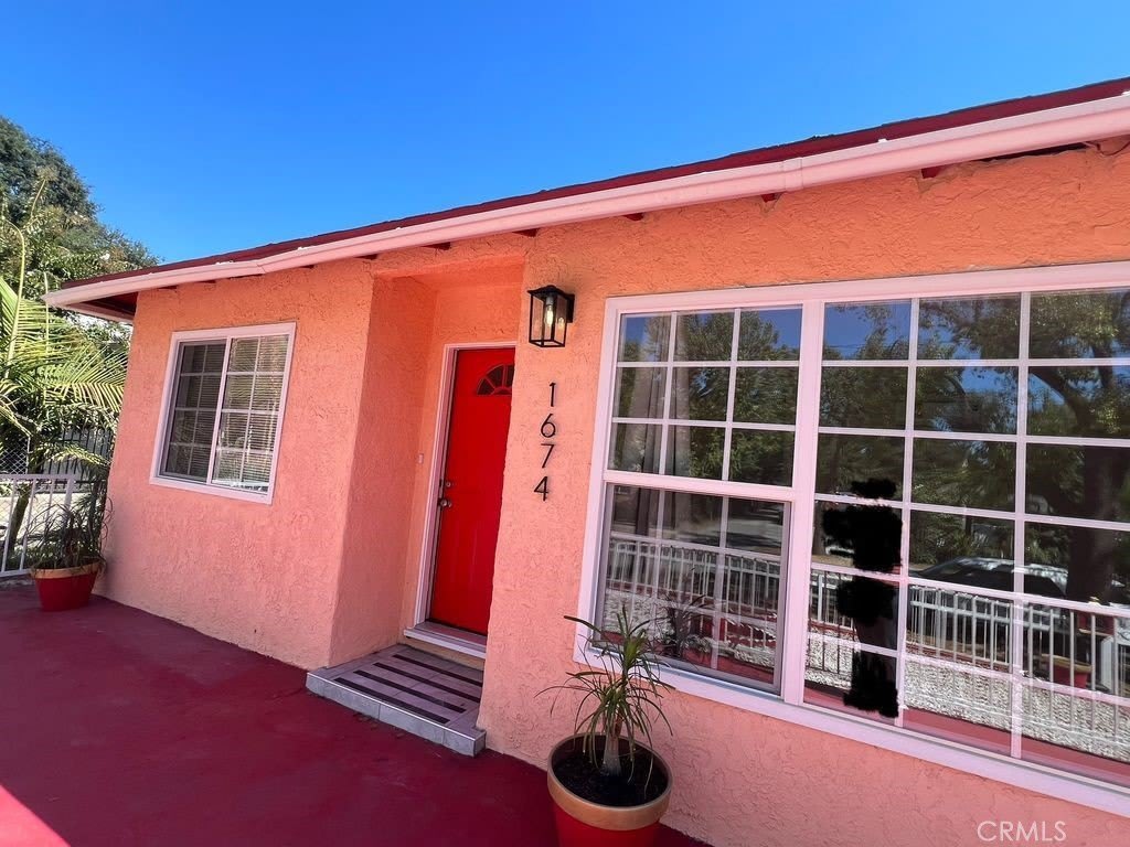 1674 El Sereno Ave