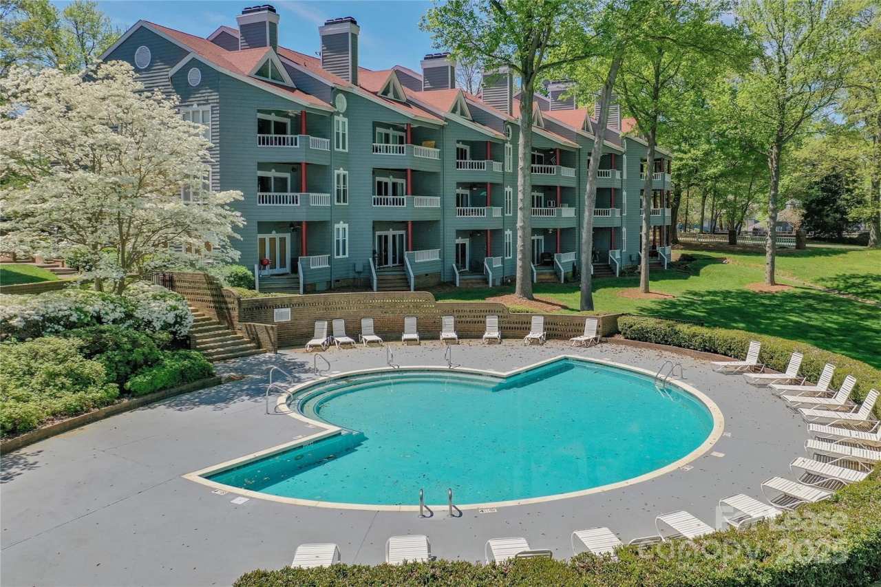 320 Northwest Drive