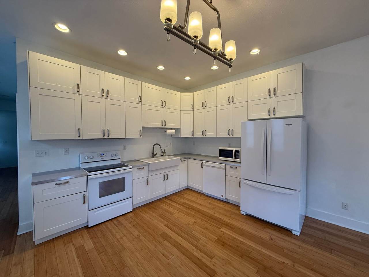 3-BED 2-BATH IN SHELBY PARK W/ 3-CAR GARAGE