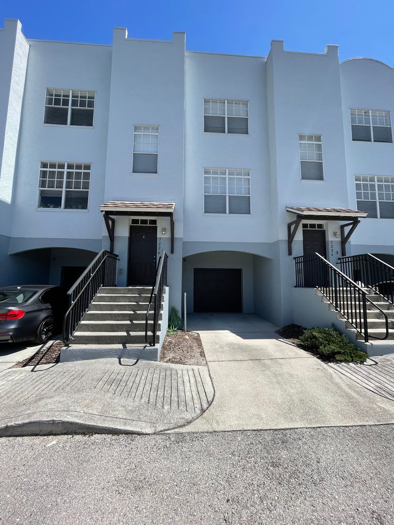 2 Bedroom 2 Bathroom South Tampa Townhome!!
