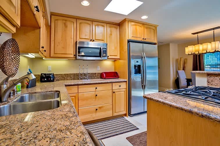 Location! Location! Gorgeous La Jolla/Windansea 2 Bed 2.5 Bath + Den + EV Charger included!