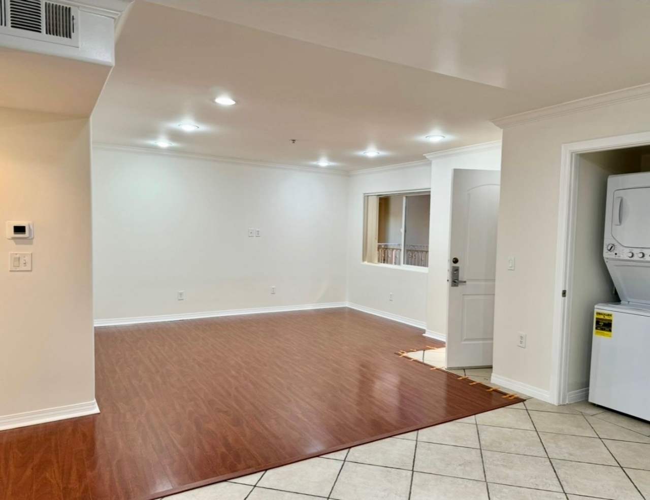 Spacious 2 bedroom condo in Van Nuys