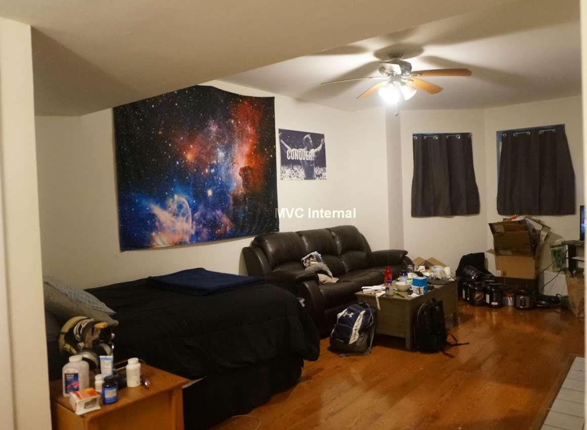 Nicely located studio near the Green Line and Boston University.