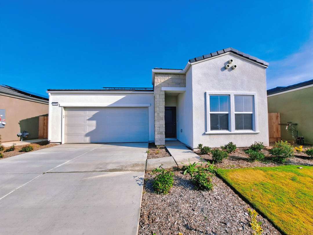Beautiful 4BR Single-Level Home in Madera’s New Community!