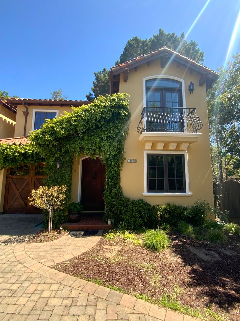 Charming 3 Bedroom Townhome Available in Menlo Park!