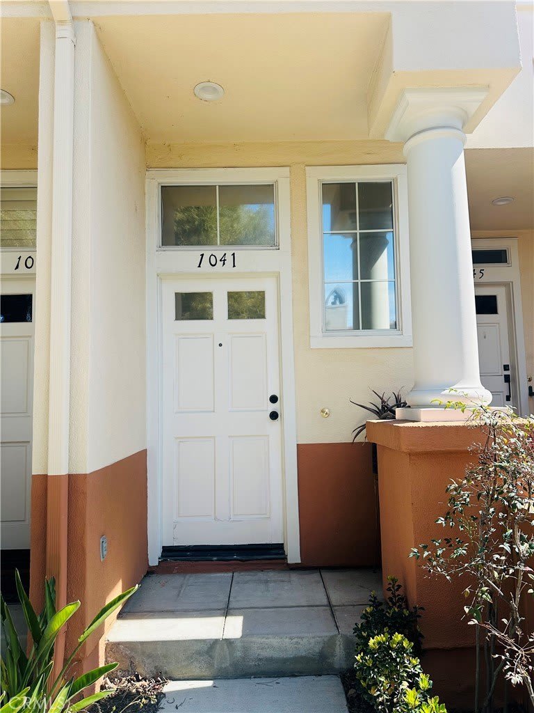 1041 S San Marino Way