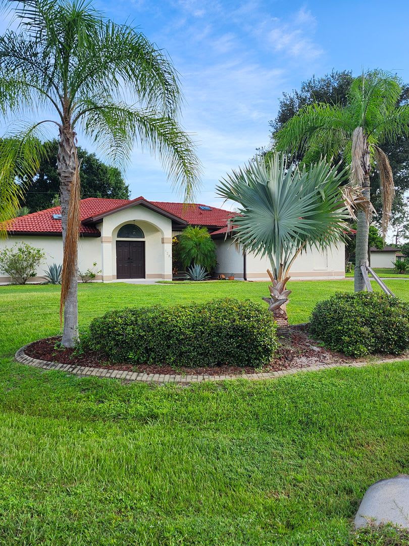 AVAILABLE 2026 SEASON! PORT CHARLOTTE, HEATED POOL HOME! $3950 PER MONTH