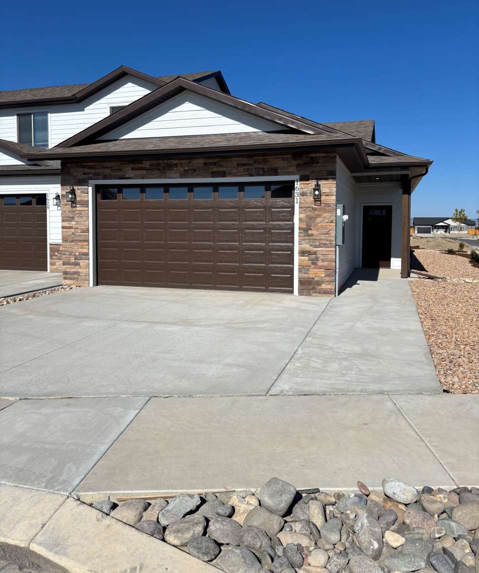 1631 Blue Creek Avenue - 6-12