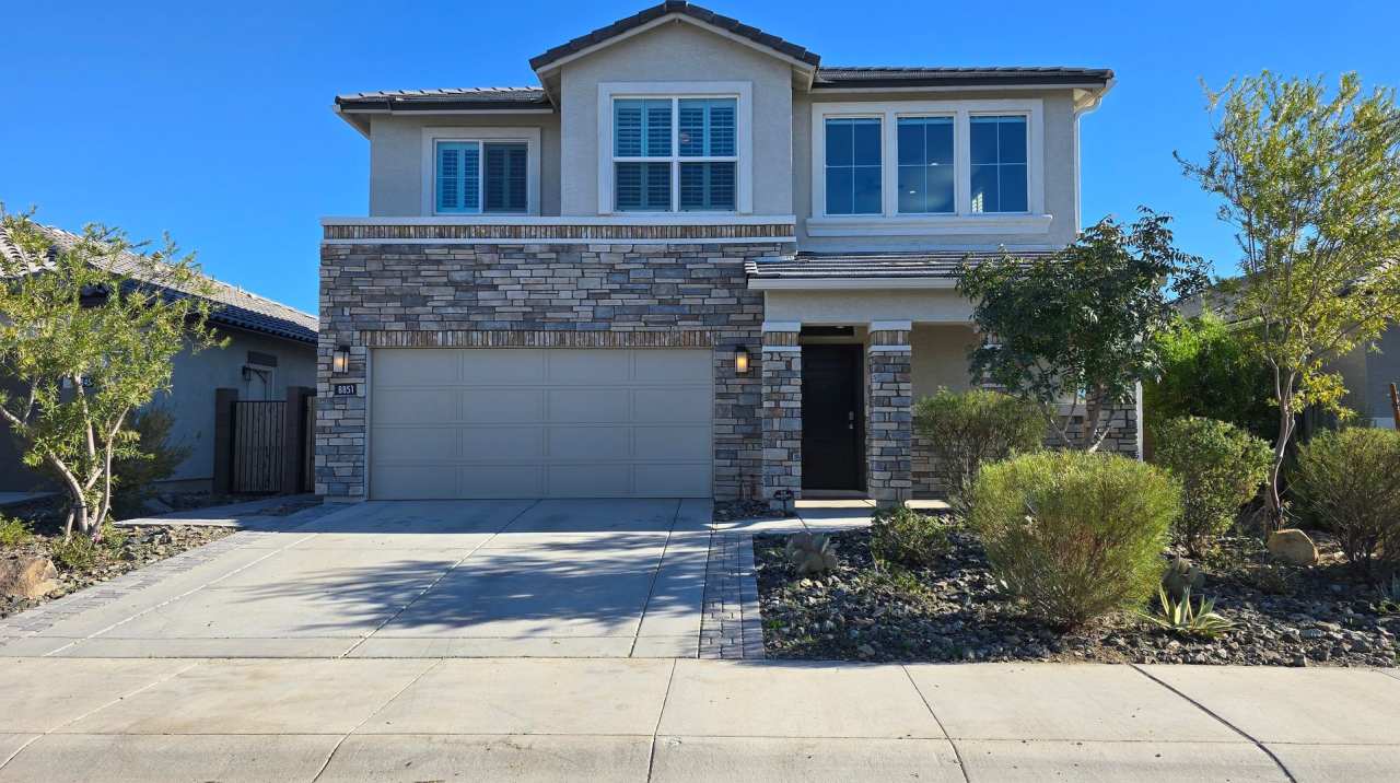 Solar home with a pool in Lucero (Estrella Mountain Ranch)