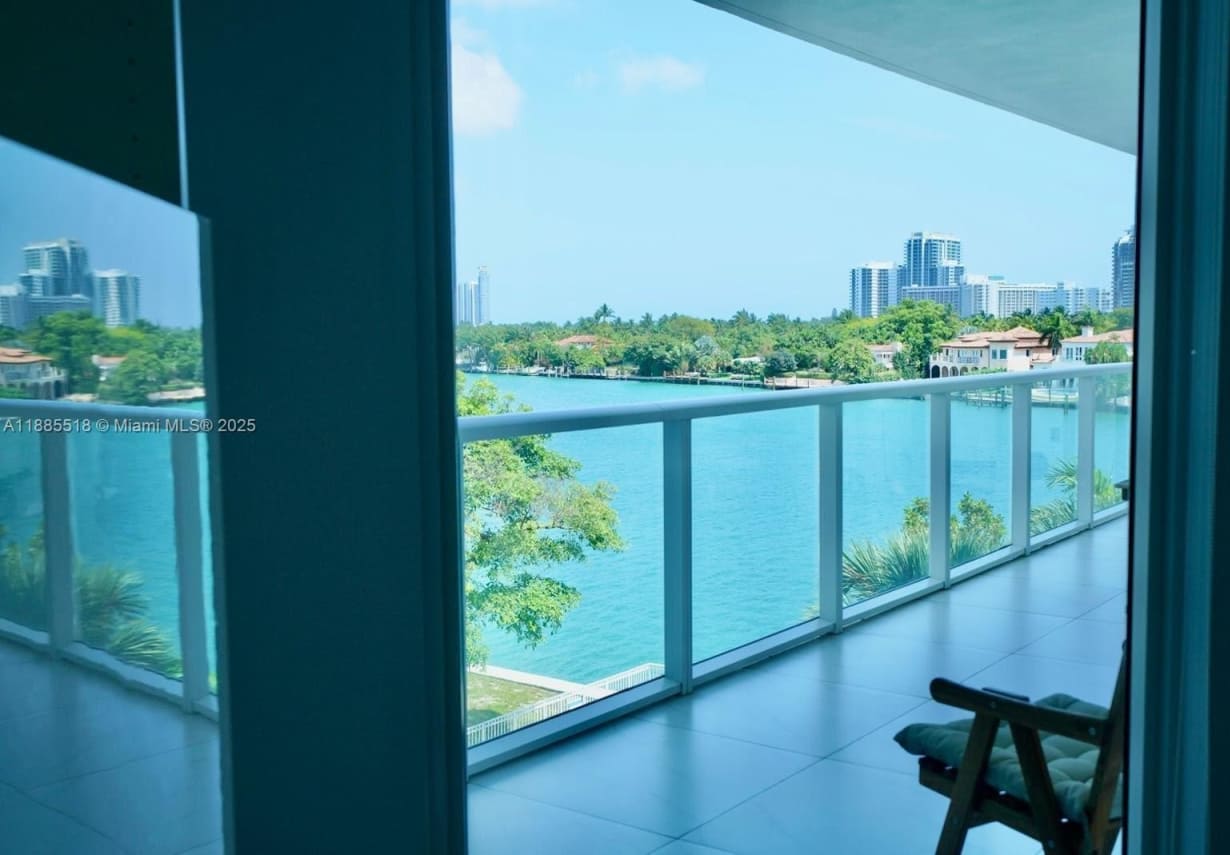 9821 E BAY HARBOR DR