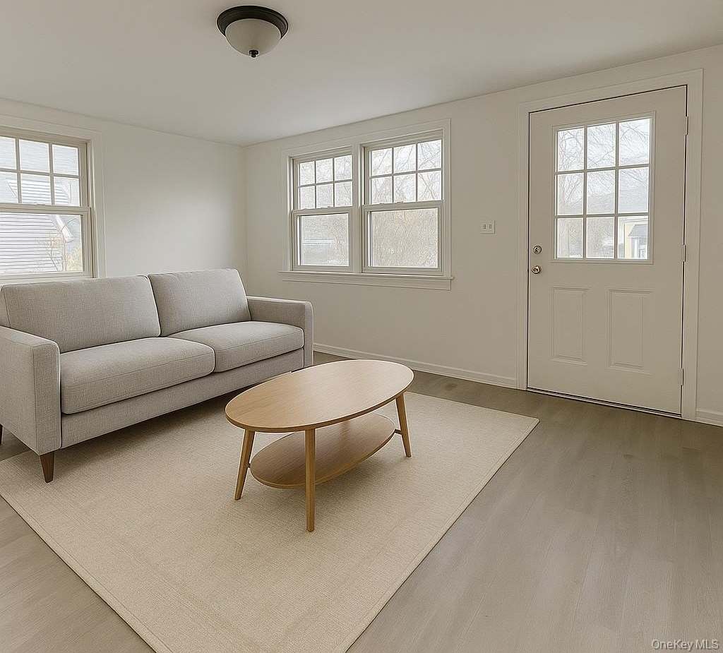 27 Middle Line Avenue