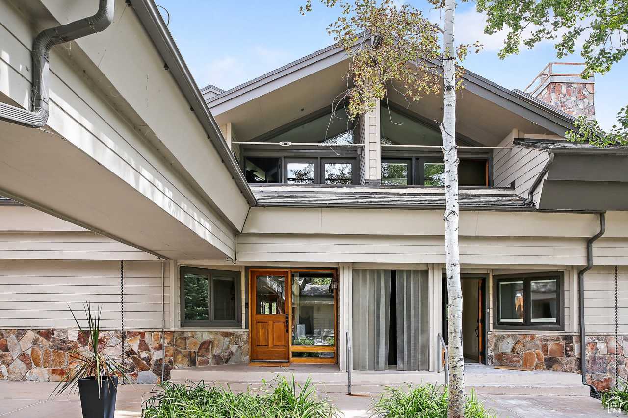 1670 DEER VALLEY Dr N