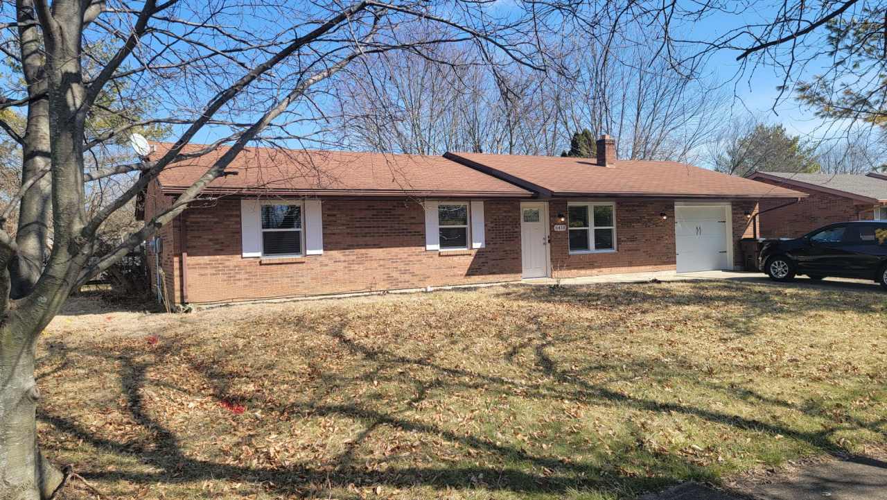 3 BDR Ranch w/ Fenced yard, laundry, garage + more