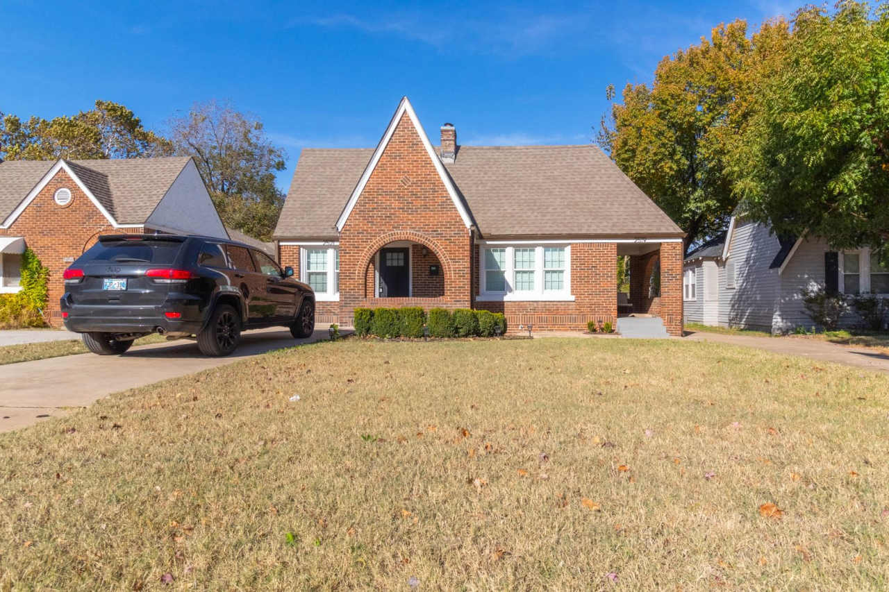 Beautiful Remodeled 1BD/1BTH Home In Crestwood Minutes away from the Highway!