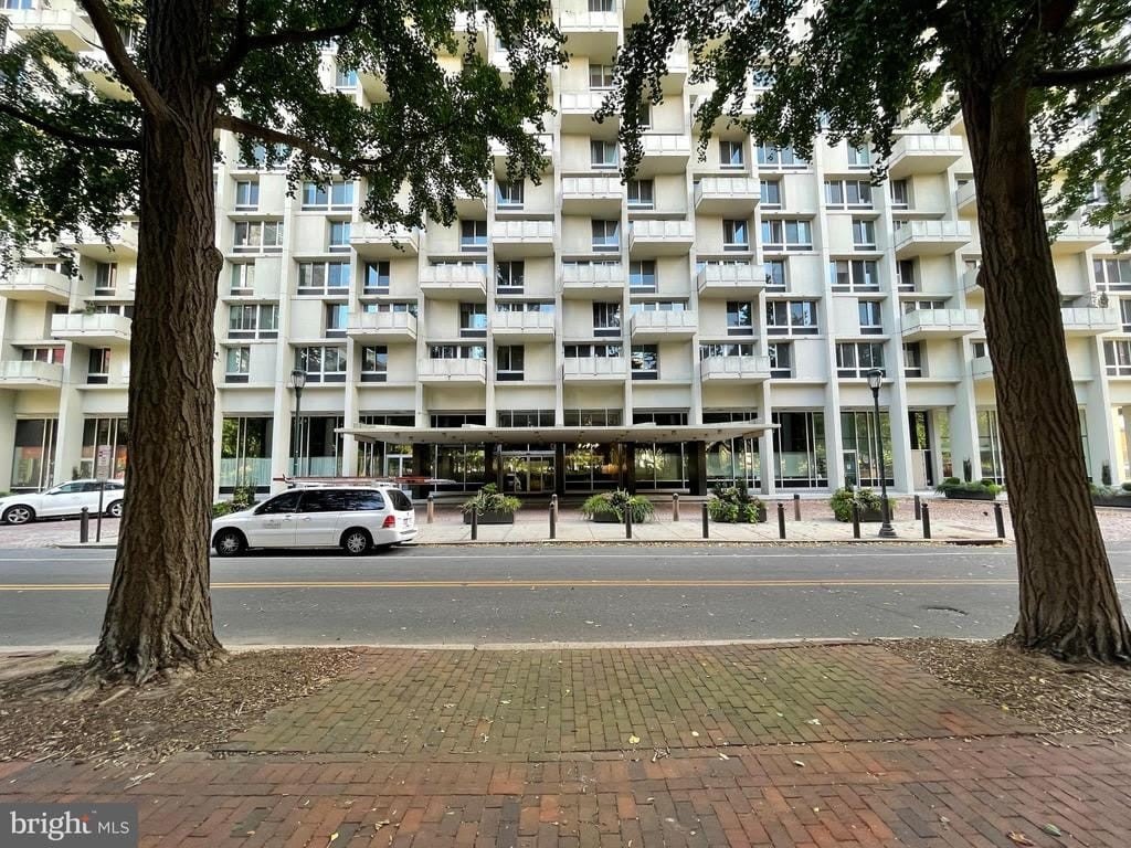 604-36 S WASHINGTON SQUARE