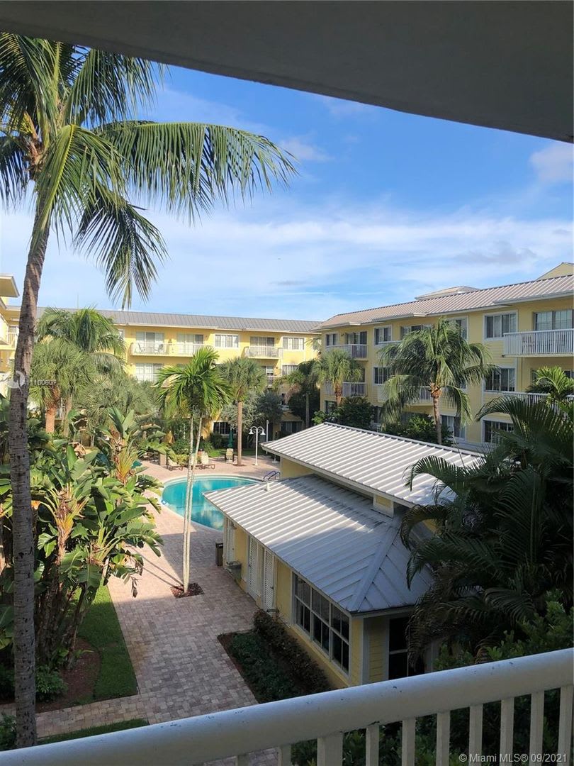 Three Bedroom unit in Victoria Park - Pinecrest Village