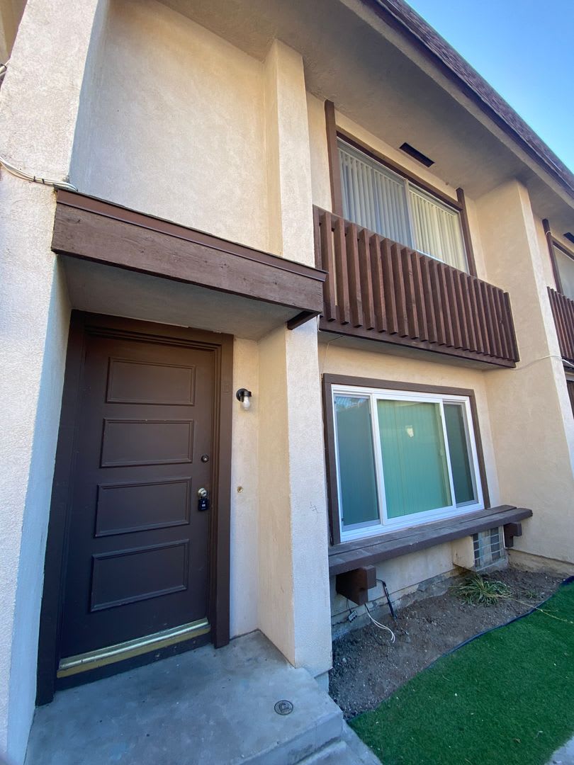 2 story 2 bed, 1 1/2 bath Monticello Condo