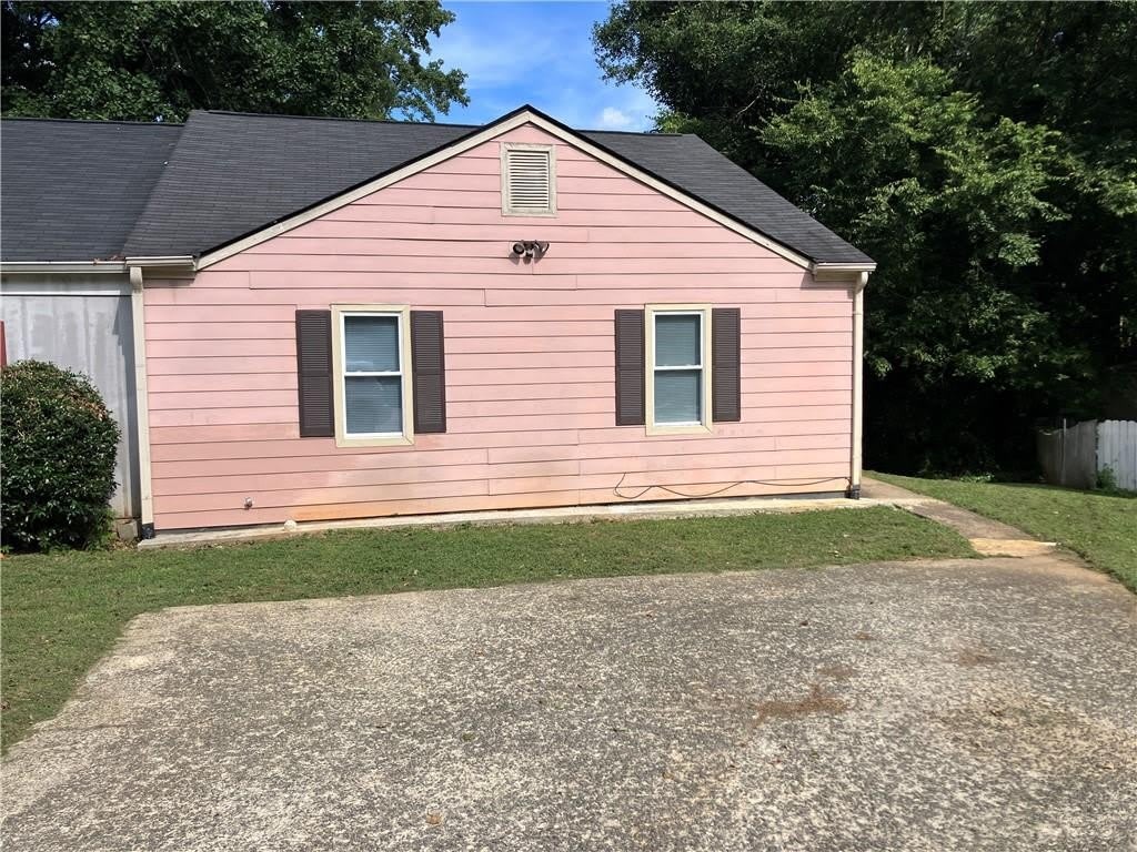 1215 Oak Forest Court SW