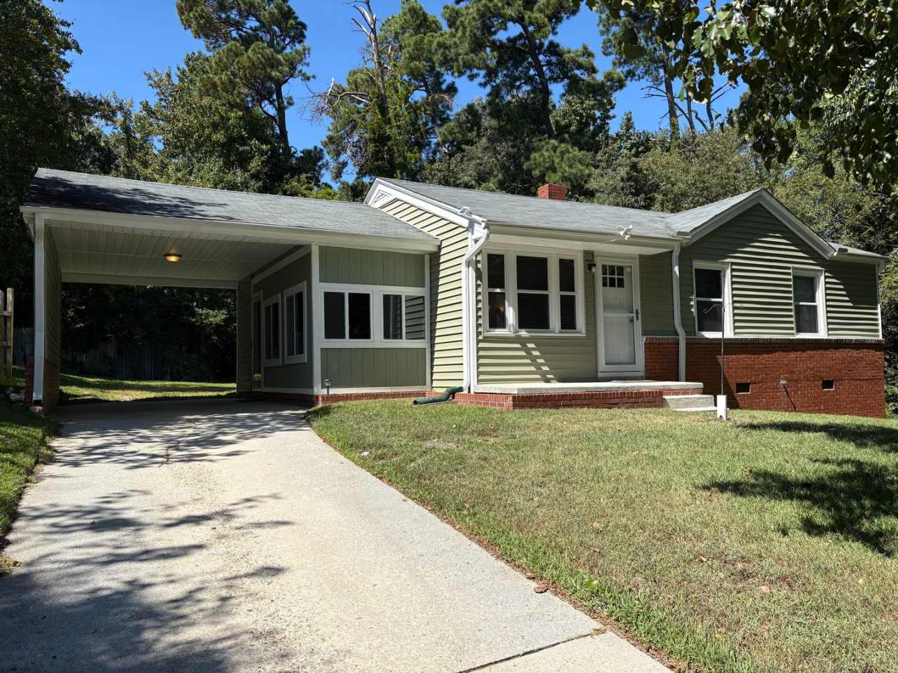 3 Bedroom, 1 Bathroom House in High Point!