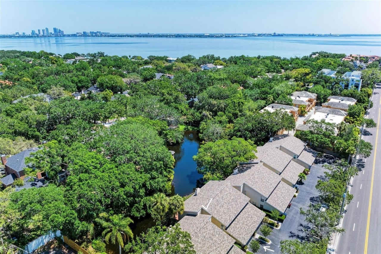 2927 W GANDY BOULEVARD