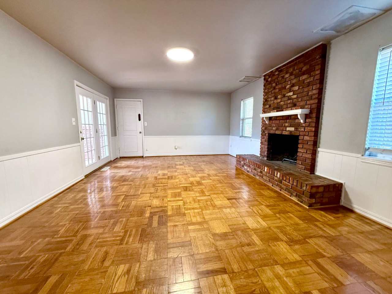 Charming 3 BD 1.5 BA w/ Bonus Room in the Village!!