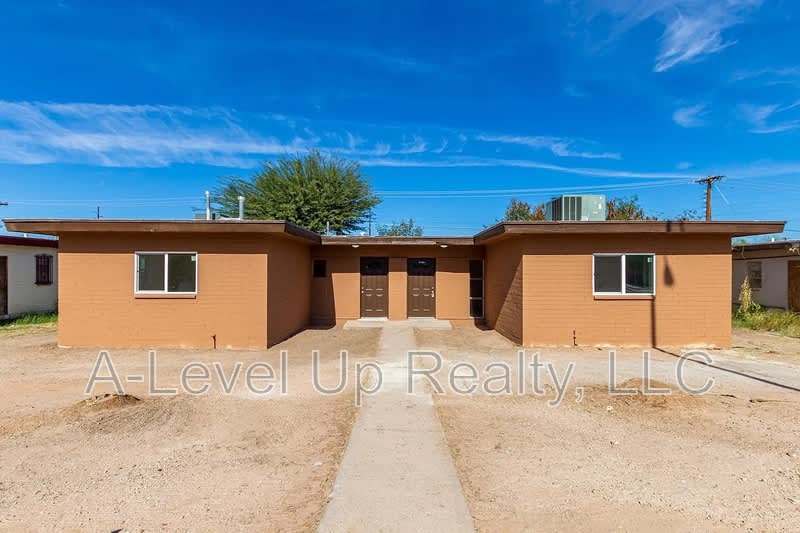 3041 East Proctor Vista - 1